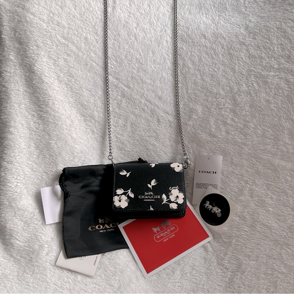 NWT Coach CP344 mini wallet on a chain w/ floral print 🖤🤍🩶